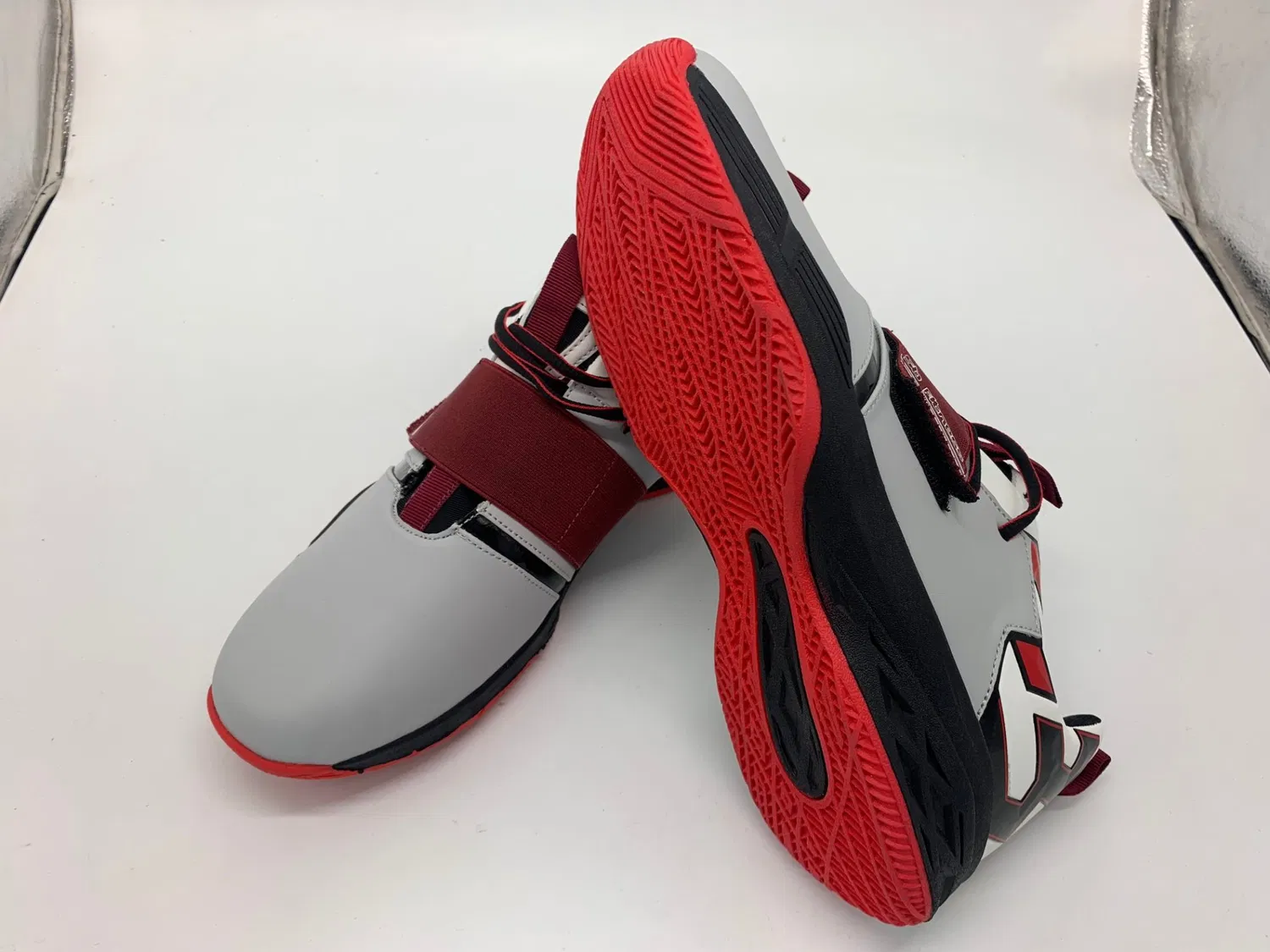 남자를 위한 도매 주문 유행 남자 싼 신발 망 조련사 운동화 신발